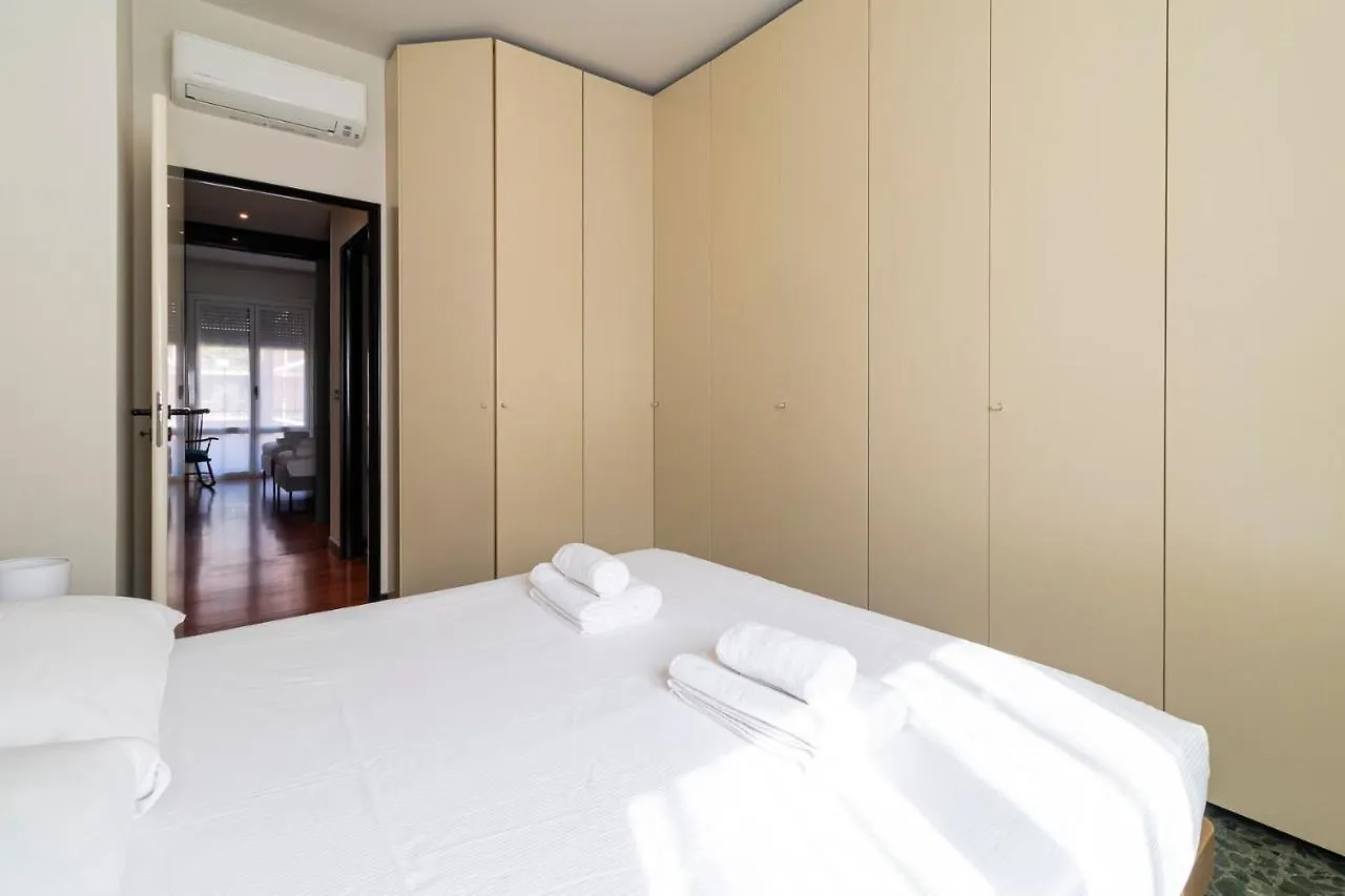 Altido Sleek Flat With Balcony, Walking Distance From Milan Centre Apartment