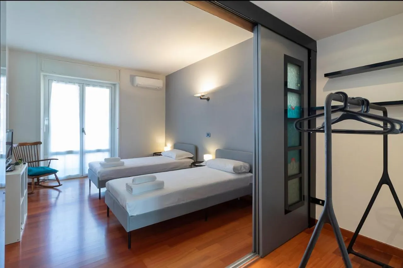 Altido Sleek Flat With Balcony, Walking Distance From Milan Centre Apartment
